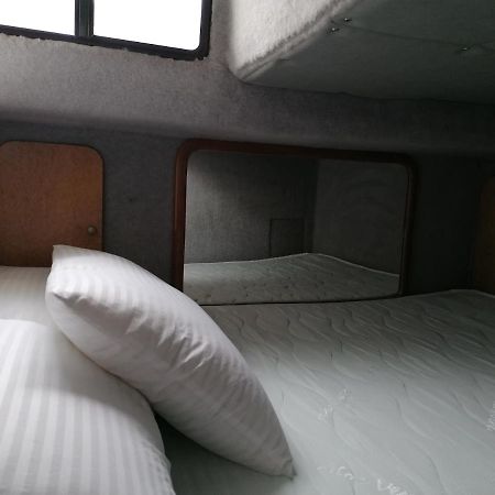 Sejour Insolite Sur Un Yacht. Bateau Hotel A Quai. Λα Ροσέλ Εξωτερικό φωτογραφία