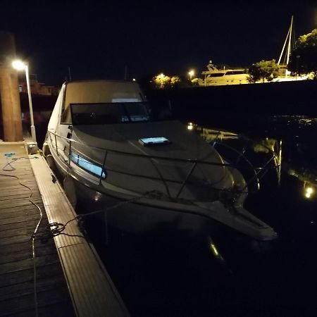 Sejour Insolite Sur Un Yacht. Bateau Hotel A Quai. Λα Ροσέλ Εξωτερικό φωτογραφία